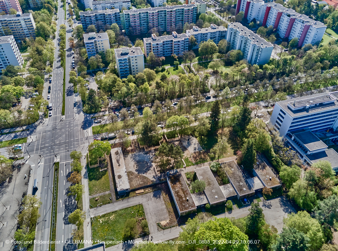 29.04.2022 - Luftbilder von der Baustelle Haus für Kinder in Neuperlach